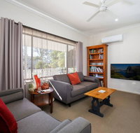 Comfortable Queen sized room near Tuggerah Lake - Hotel NSW