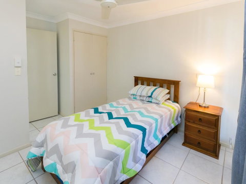 Comfy & Cosy (Upstairs) - Hotel NSW 3
