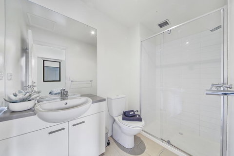 Comfy 2BR Suite Near Flemington Races, FREE Parking - Hotel NSW 3