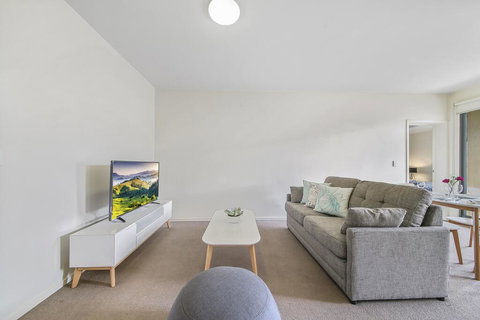 Comfy 2BR Suite Near Flemington Races, FREE Parking - Hotel NSW 1