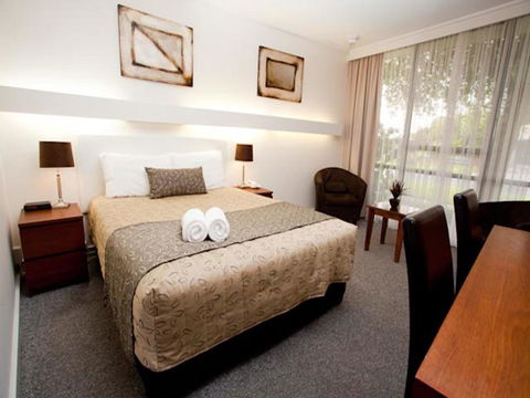 Connells Motel & Serviced Apartments - Hotel NSW 2