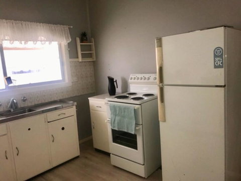Cosy Country Cottage With AirCon - Hotel NSW 1