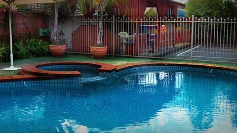 Courtyard Motor Inn - Hotel NSW 3