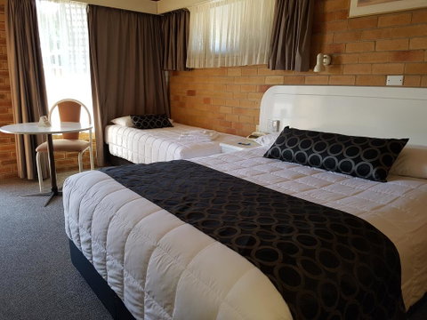 Cousins Motor Inn - Hotel NSW 1