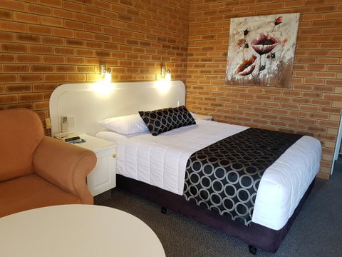 Cousins Motor Inn - Hotel NSW 3