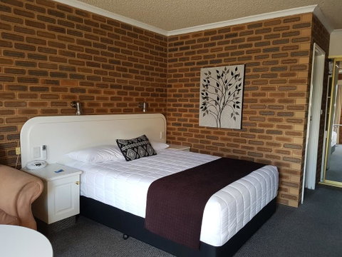 Cousins Motor Inn - Hotel NSW 2