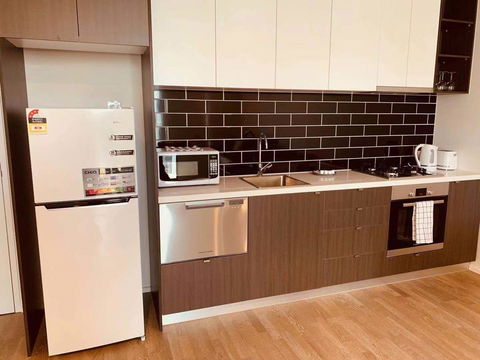 Cozy & Brand New Apt In The Heart Of Western - Hotel NSW 1