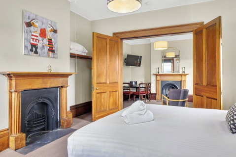 Cromwell Apartment - 3 Red Doors Battery Point - Hotel NSW 3