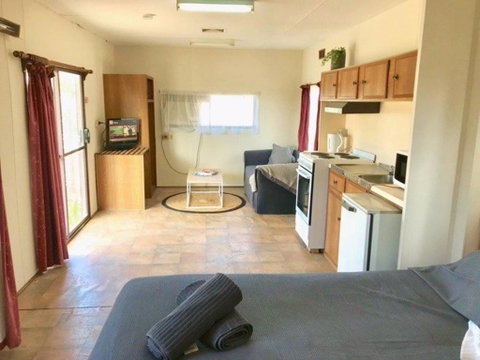 Cute Private Studio Flat With AIRCON! - Hotel NSW 1