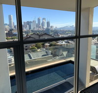 Darlinghurst Spacious apartment with balcony and pool with harbour views - Hotel NSW