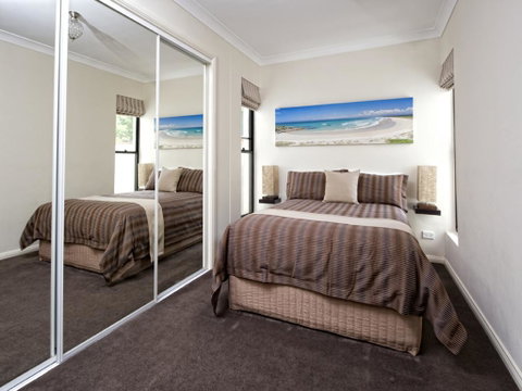 Dolphin Shores - Hotel NSW 1