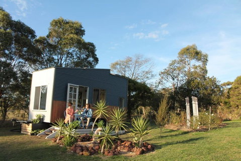 Dyl & Lil's Tiny House On Wheels - Hotel NSW 1