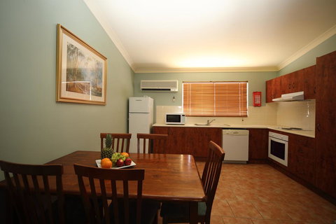 Emerald Explorers Inn - Hotel NSW 3