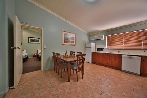 Emerald Explorers Inn - Hotel NSW 1