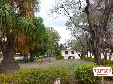 Emerald Tower Motor Inn - Hotel NSW 2