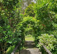 English Gardens - Garden Cottage - Hotel NSW