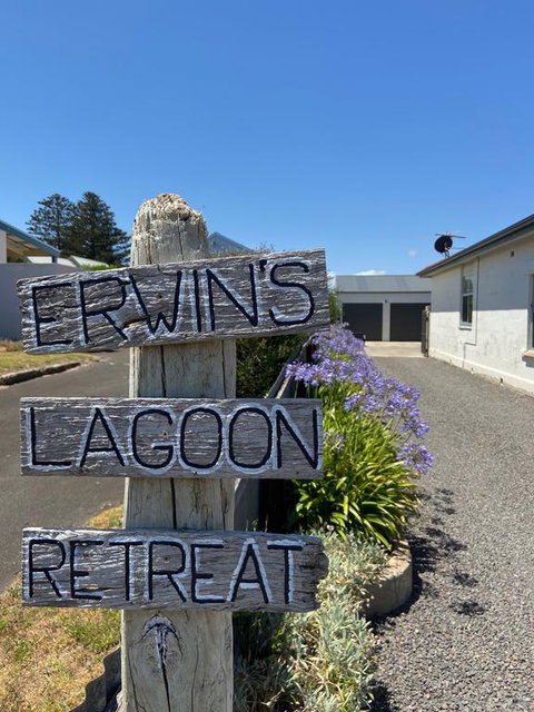 Erwins Lagoon Retreat - Hotel NSW 3