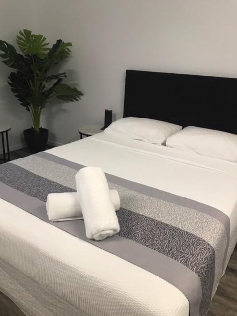 Escape On Lake - Hotel NSW 2