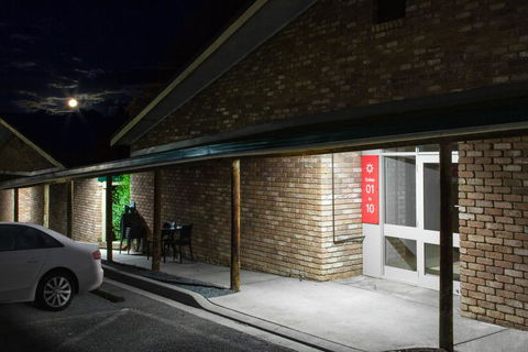 Farnham Court Motel And Restaurant - Hotel NSW 2