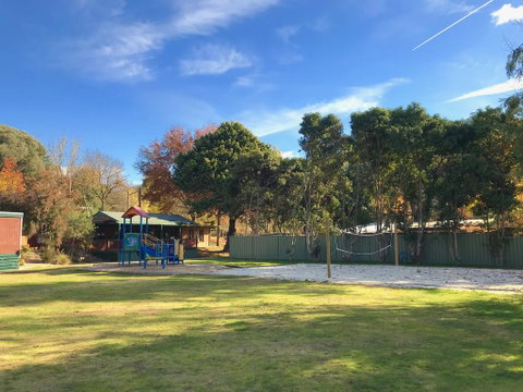 Feathertop Chalet - Hotel NSW 3