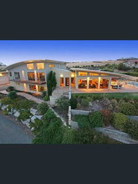 Book Lovely Banks Accommodation Vacations Hotel NSW Hotel NSW