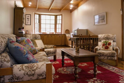 Gellibrand River Gallery Accommodation - Hotel NSW 3