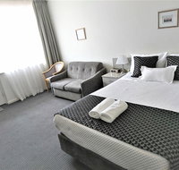Glenelg beach gateway on Moseley - Hotel NSW