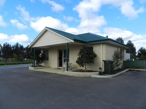 Golden Ponds - Hotel NSW 2