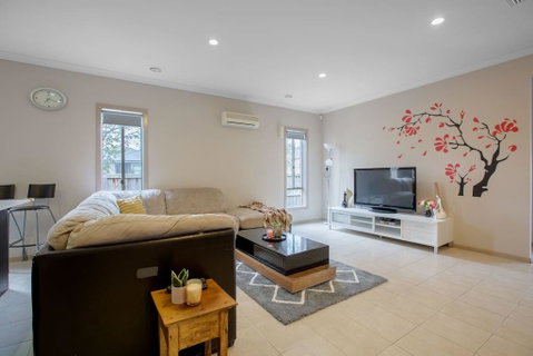 Gorgeous 4BR Home In Point Cook - Hotel NSW 0