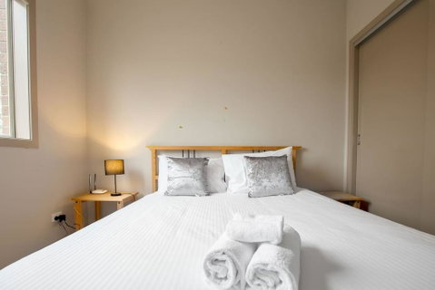 Gorgeous 4BR Home In Point Cook - Hotel NSW 2