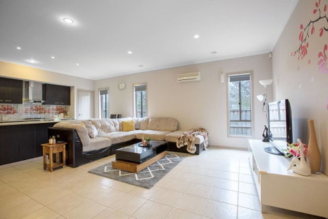 Gorgeous 4BR Home In Point Cook - Hotel NSW 1