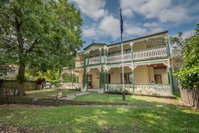 Book Ashgrove Accommodation Vacations Hotel NSW Hotel NSW