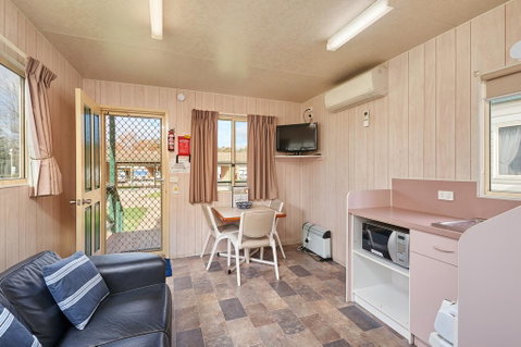 Gundagai Cabins & Tourist Park - Hotel NSW 2