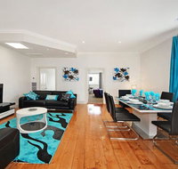 Hidden Gem in Cafe Strip Chadstone  King Bed - Hotel NSW