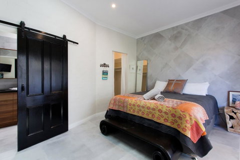 Hidden Treasure - Hotel NSW 1