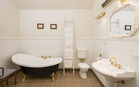 Historic Timboon House Stables & Gardens - Hotel NSW 3