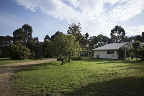 Karinya Cottage - Pet Friendly Country Retreat - Hotel NSW 2