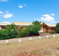 King III - you can honestly walk to Bimbadgen and Hope Estate concerts - Hotel NSW