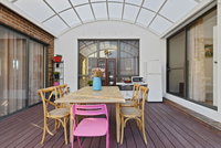 KOZYGURU Belrose Modern Designer 2 Bed  FREE Parking