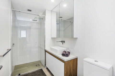 KOZYGURU FORTITUDE VALLEY 2 BED DESIGNER APT + FREE PARKING QFV179-803 - Hotel NSW 2