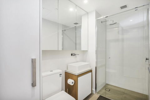 KOZYGURU FORTITUDE VALLEY DESIGNER GRADE 2 BED APT FREE PARKING QFV179-1401 - Hotel NSW 1