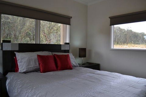 Krystal Peaks-DPA - Hotel NSW 3