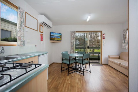 Lake Hamilton Motor Village And Caravan Park - Hotel NSW 1