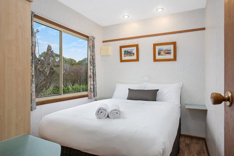 Lake Hamilton Motor Village And Caravan Park - Hotel NSW 3