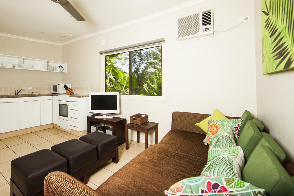 Caravonica QLD Hotel NSW
