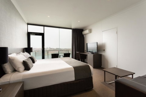 Lakes Hotel - Hotel NSW 3