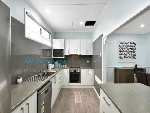 Lakeside House & Cabin - Hotel NSW 0