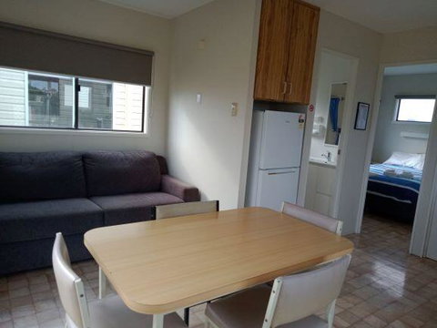 Lang Lang Caravan Park - Hotel NSW 2