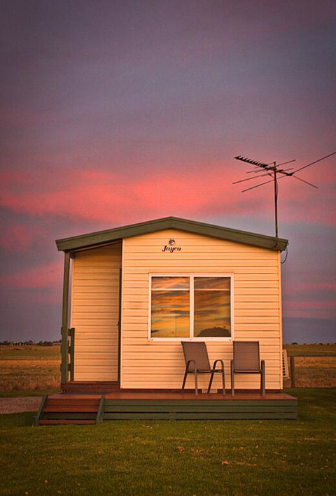 Lang Lang Caravan Park - Hotel NSW 3
