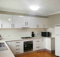 Large 5-Bedroom House with Wifi  Netflix Close to Taronga Western Plains Zoo - Hotel NSW